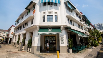 中(zhōng)峇魯區(qū)内的中(zhōng)峇魯咖啡館 (Tiong Bahru Bakery) 外觀