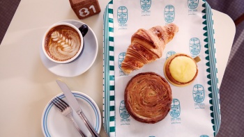 中(zhōng)峇魯烘焙咖啡館 (Tiong Bahru Bakery) 的招牌餐點