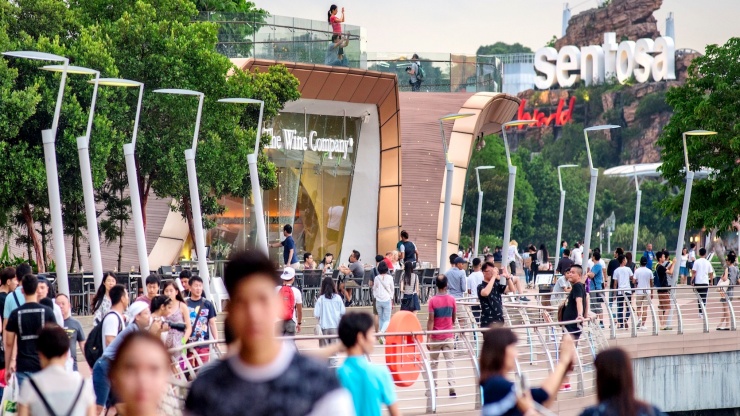 人頭攢動的聖淘沙跨海步行道 (Sentosa Boardwalk)