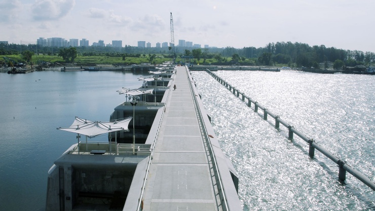 濱海堤壩的濱海灣橋